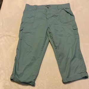 Lee Womens relaxed fit, mid rise, cargo capris, 18W